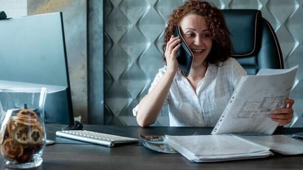 Assistante virtuelle : comment choisir la bonne formation pour te lancer ?